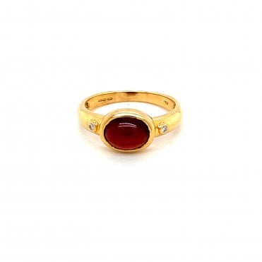 18ct Yellow Gold Diamond & Cabochon Cut Garnet 3 Stone Ring